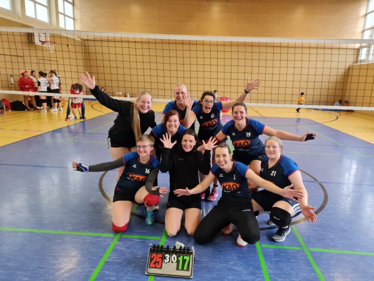 Sieg und Niederlage für die 1. Volleyball Damenmannschaft